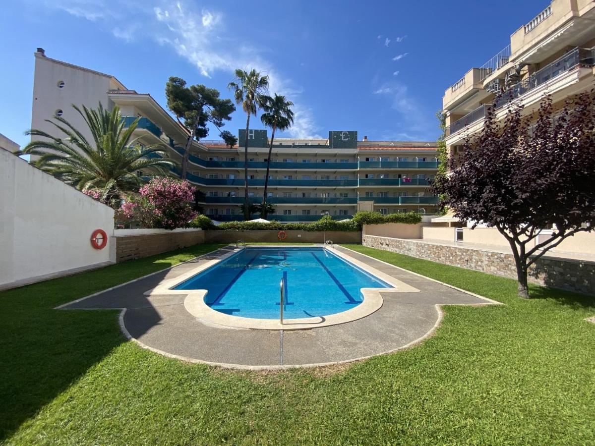 R123 Apartamento En La Planta Baja Con Piscina Cerca De La Playa Calafell Luaran gambar