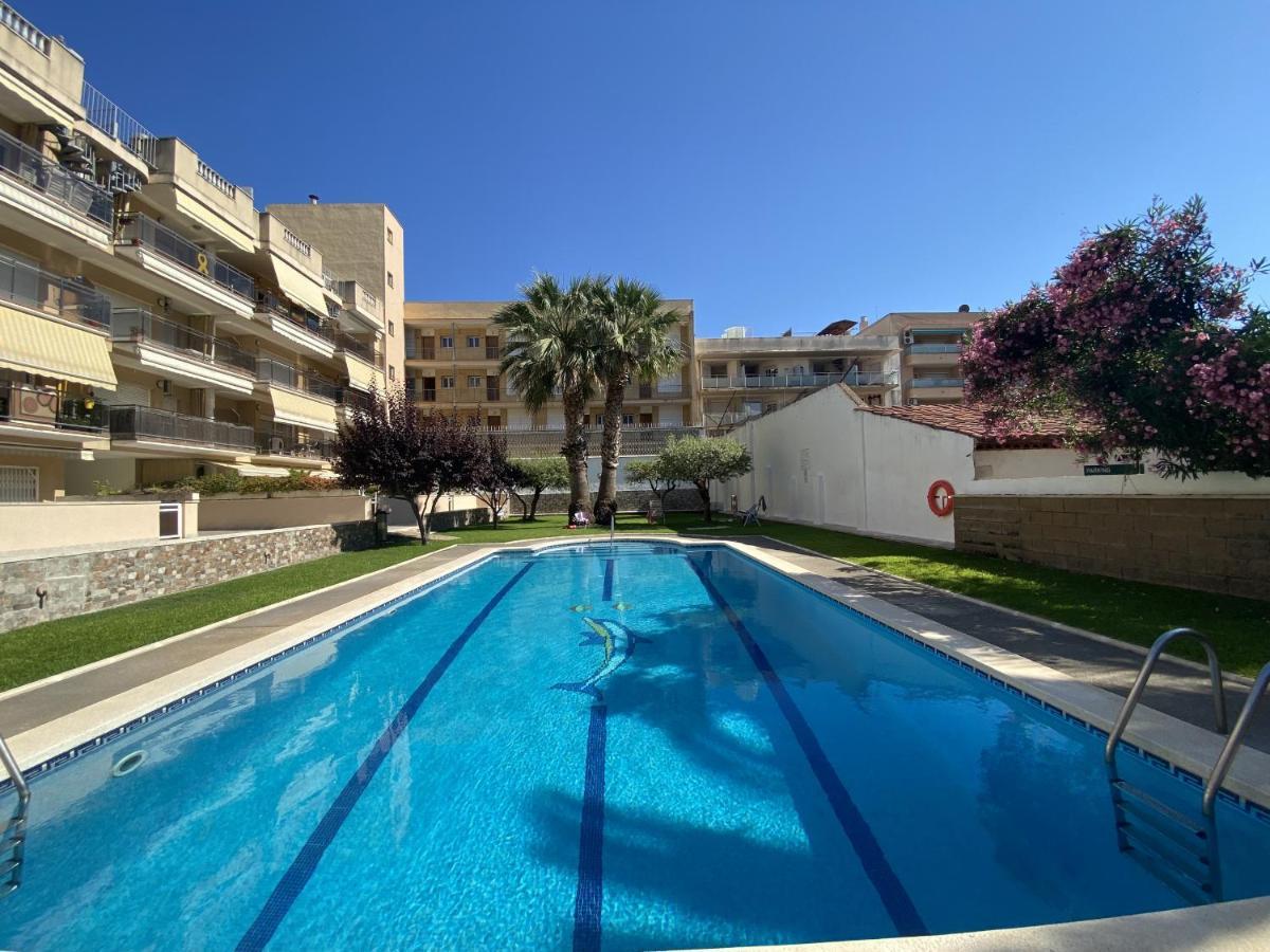 R123 Apartamento En La Planta Baja Con Piscina Cerca De La Playa Calafell Luaran gambar