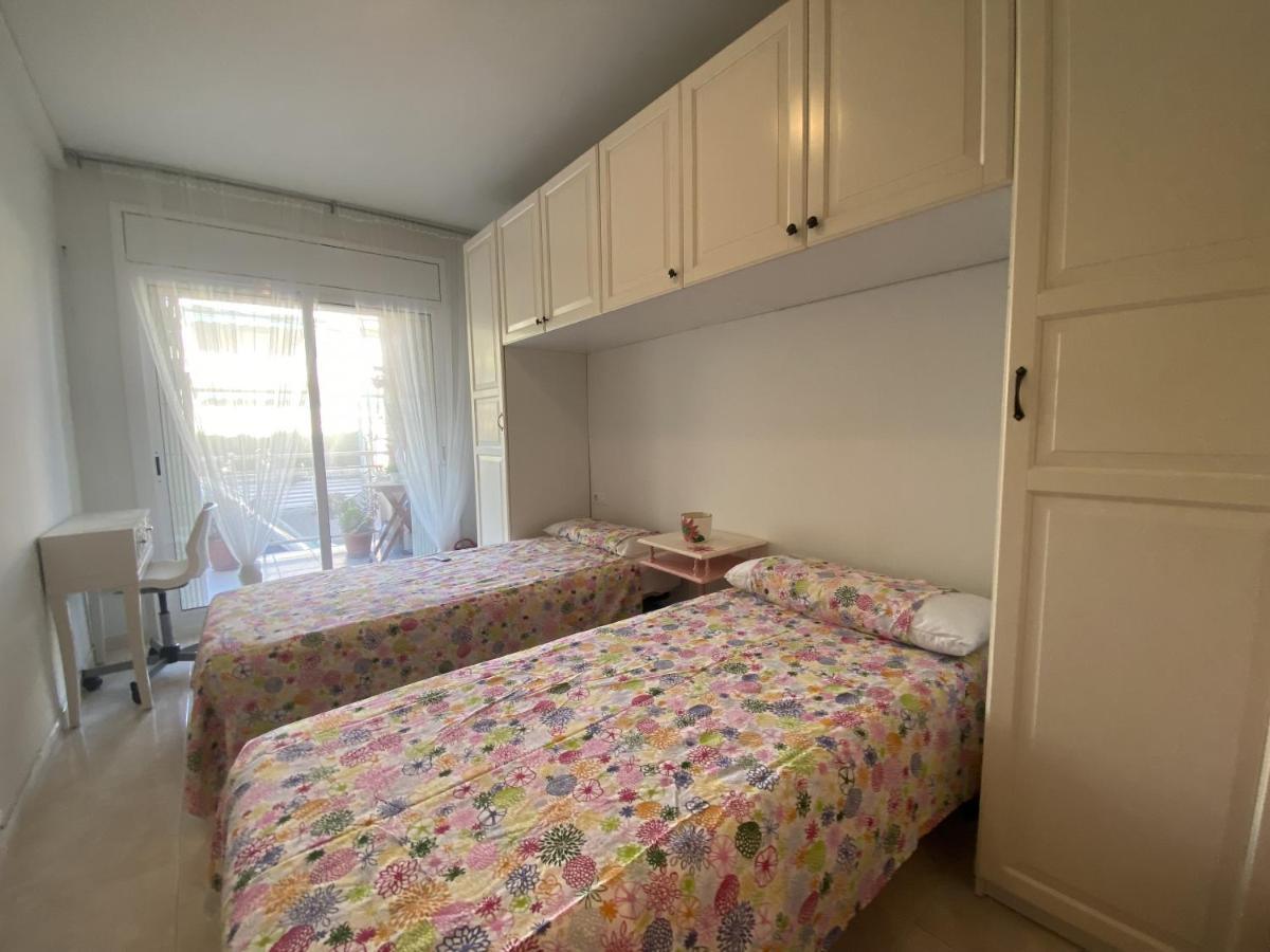 R123 Apartamento En La Planta Baja Con Piscina Cerca De La Playa Calafell Luaran gambar