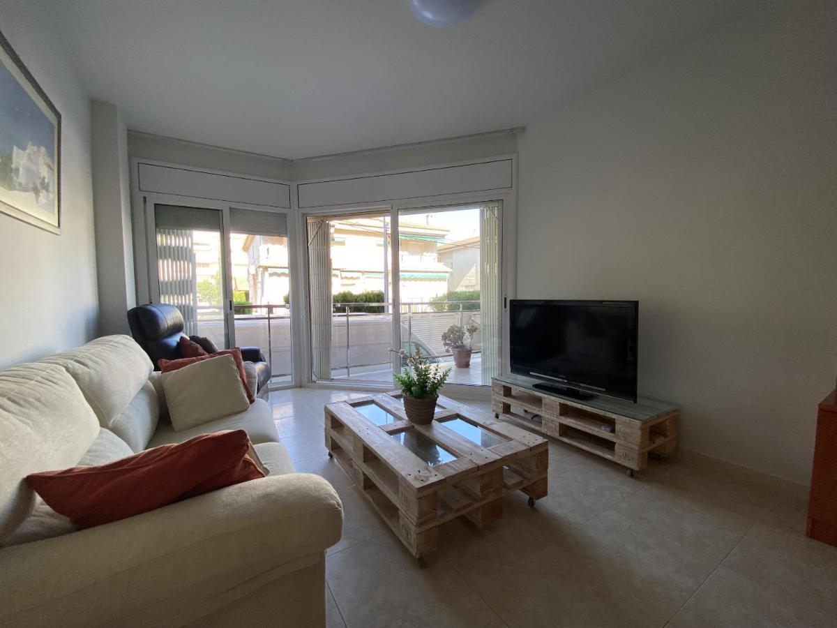 R123 Apartamento En La Planta Baja Con Piscina Cerca De La Playa Calafell Luaran gambar